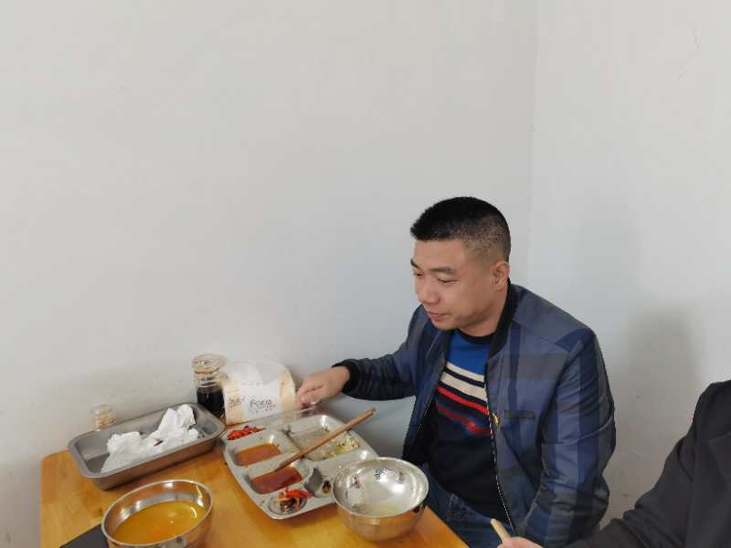 強(qiáng)監(jiān)督，重引導(dǎo)，杜絕“舌尖上的浪費(fèi)”