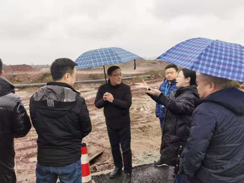 集團(tuán)公司黨委書(shū)記、董事長(zhǎng)周燕賓率隊(duì)調(diào)研臨港供水保障工作