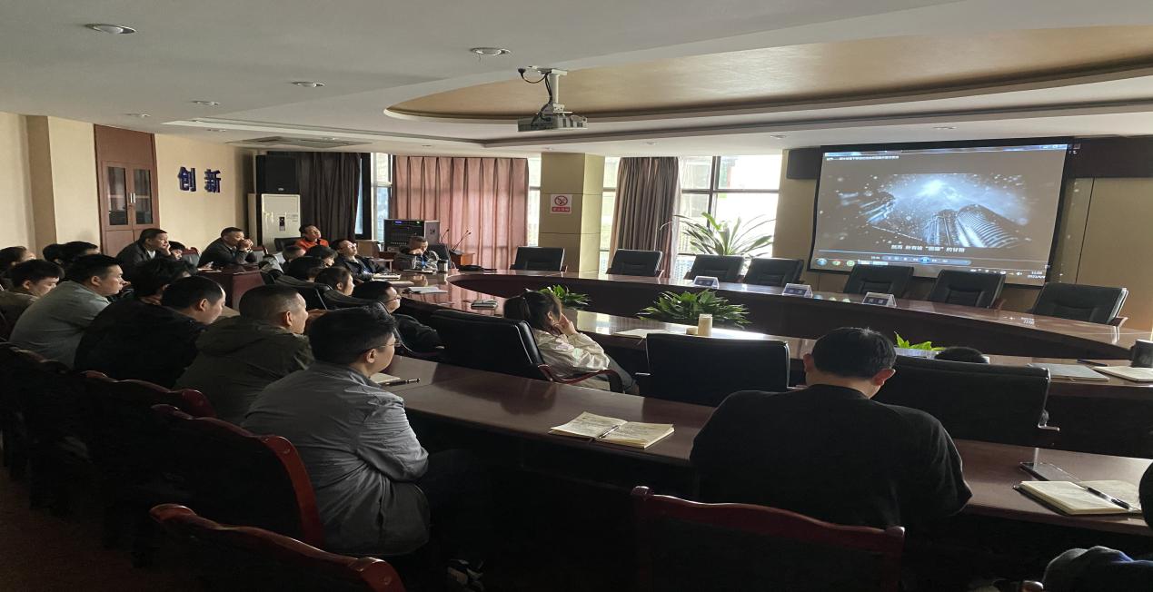 高舉防腐旗幟，弘揚時代正氣