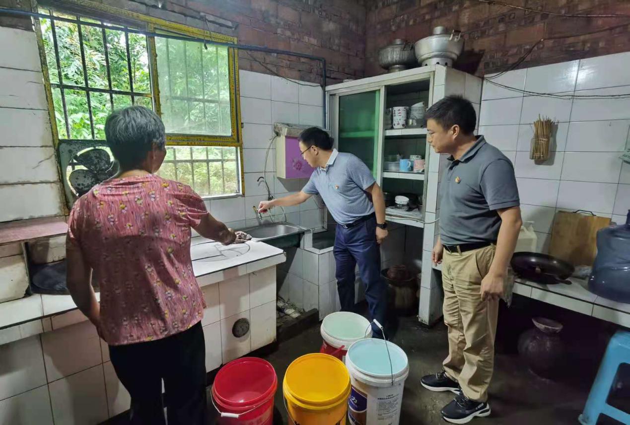 集團公司黨委書記、董事長周燕賓深入基層開展“為群眾辦實事”工作