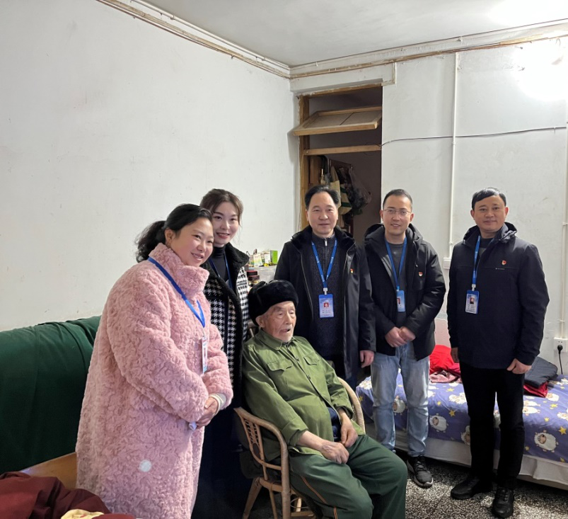 節(jié)前慰問送溫暖，情系下渡口社區(qū)困難群眾