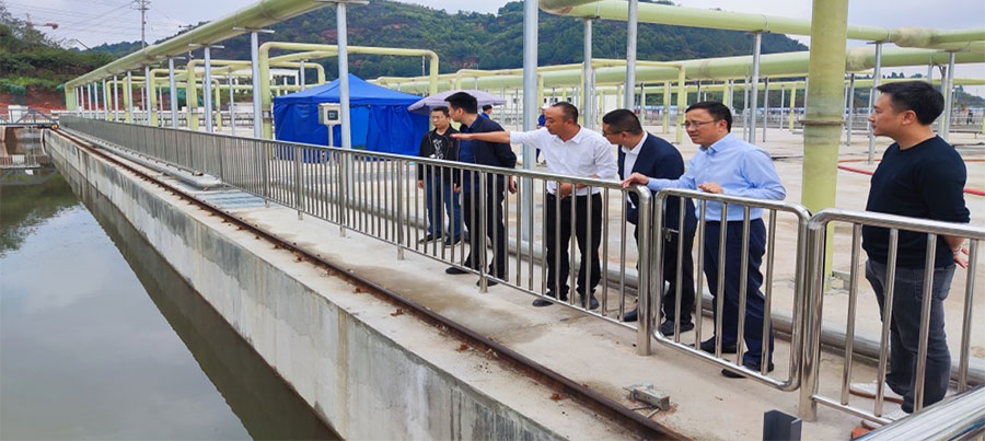 清源水務(wù)公司黨委書(shū)記、董事長(cháng)周燕賓到高新產(chǎn)業(yè)園第二污水處理廠(chǎng)調研