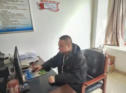 《榜樣在身邊》系列報道——莫正平、梁元 恒心堅守鑄典范，砥礪前行綻光芒