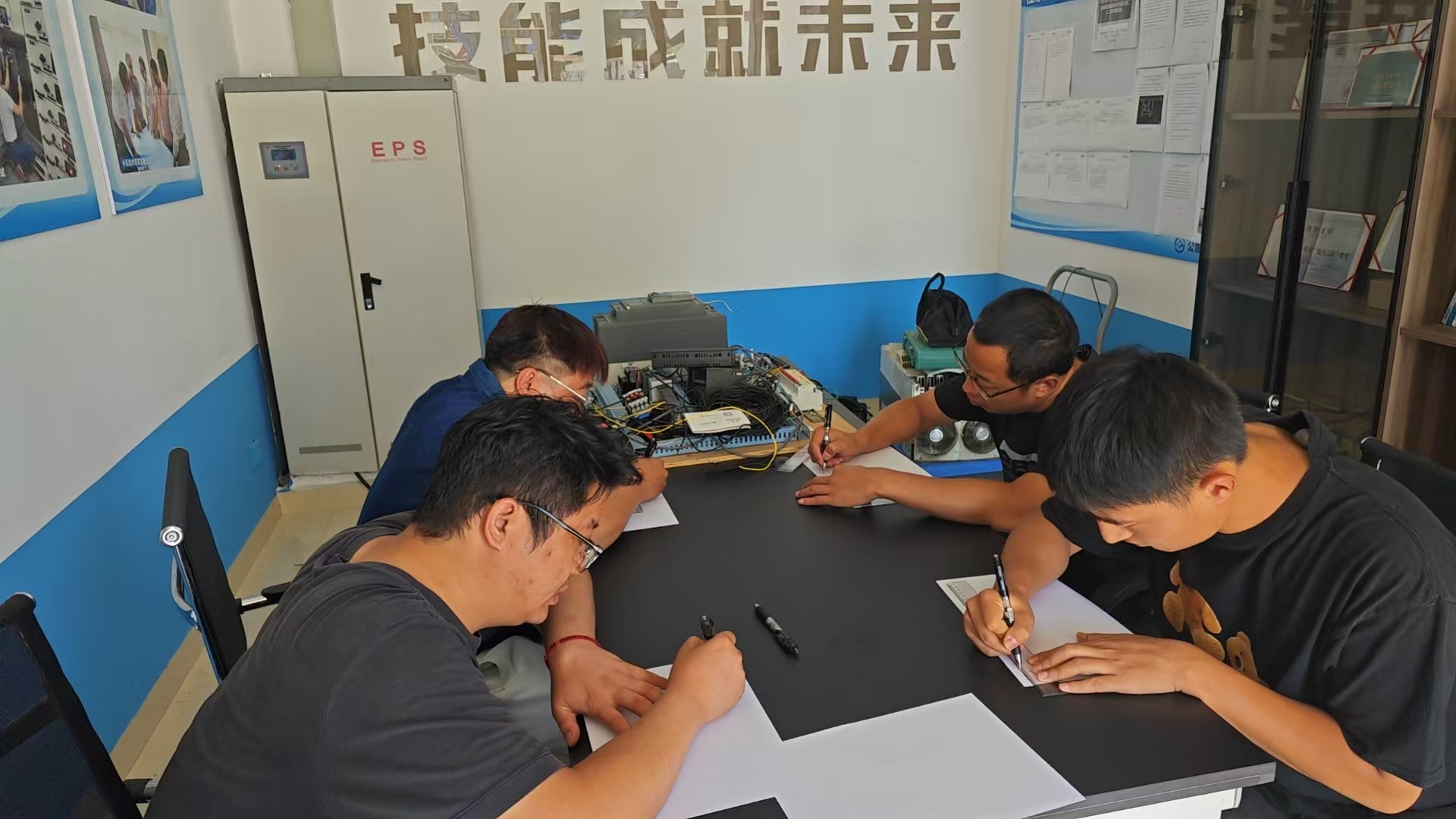 勞模工匠助企行 技能培訓促提升